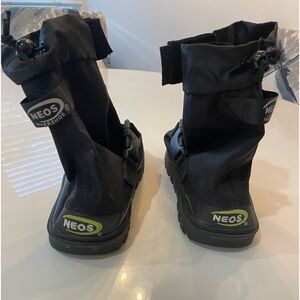 Women’s Neos overshoe boot